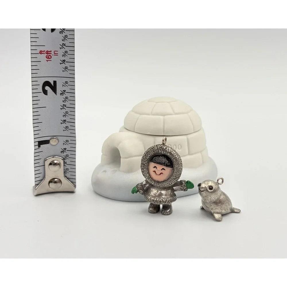 2000 Frosty Friends Miniature Hallmark Keepsake Ornament Set Igloo Display New